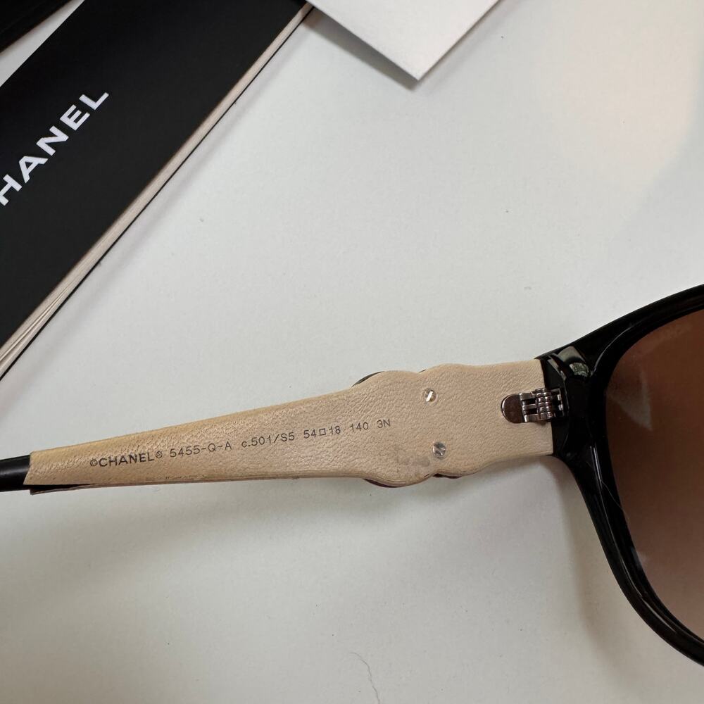 CHANEL 5455QA C501 S5 Sunglasses Cream Leather CC Interlocking Chain Black USED - Picture 11 of 12